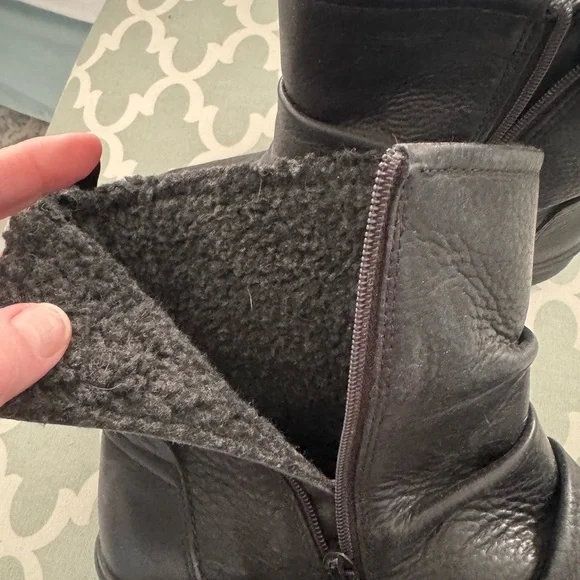 Ecco Black Leather Ankle Boots - Picture 4 of 6